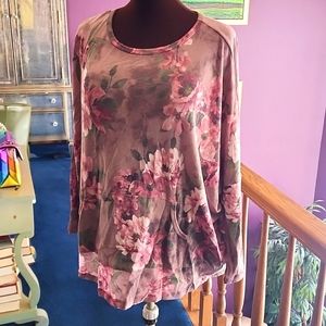 NWOT  floral knit top